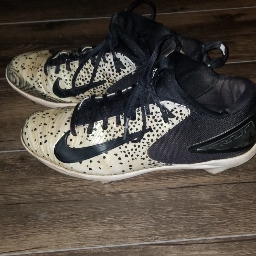Mens size 10 Nike Trout baseball cleats